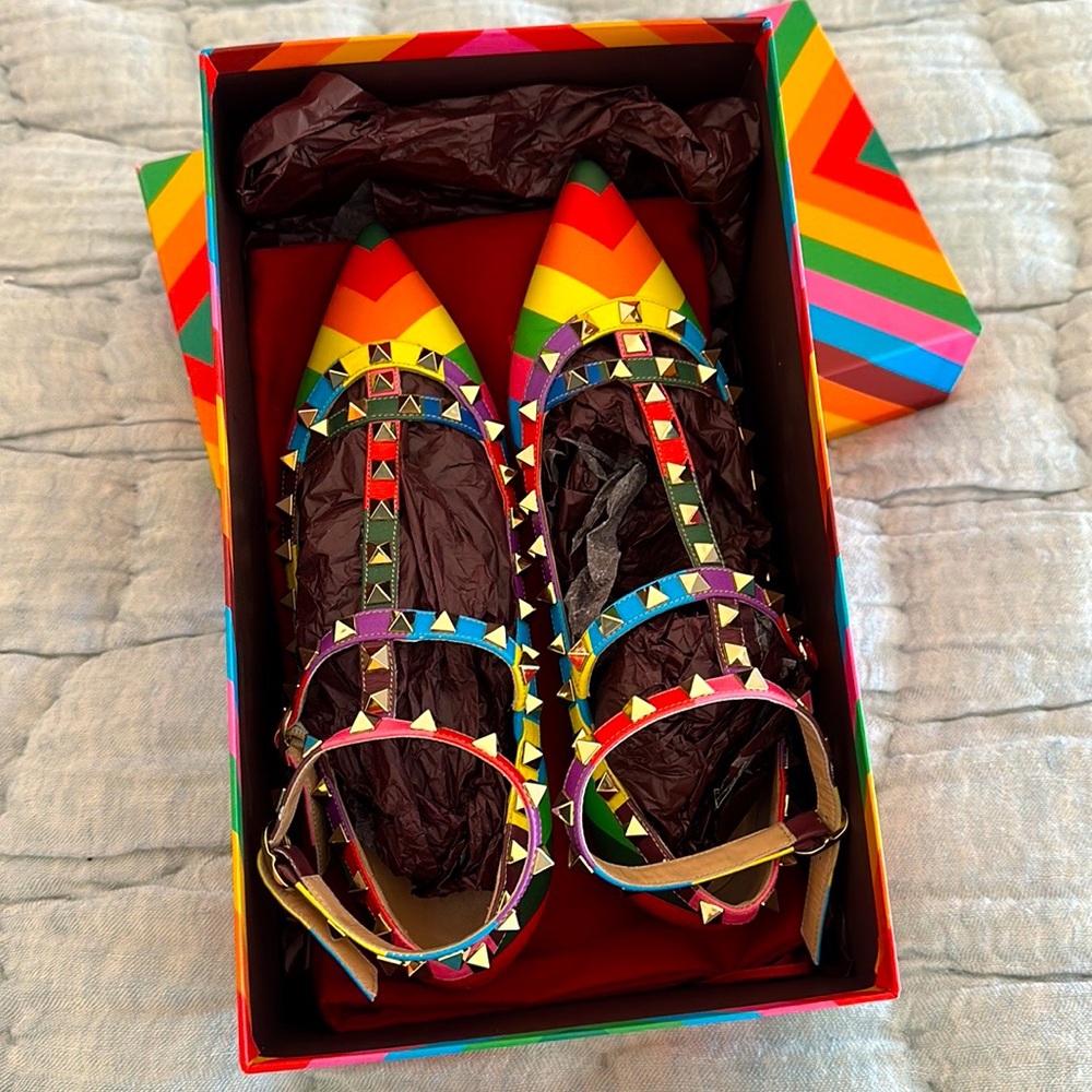 Authentic Valentino Garavani flats, Size 37